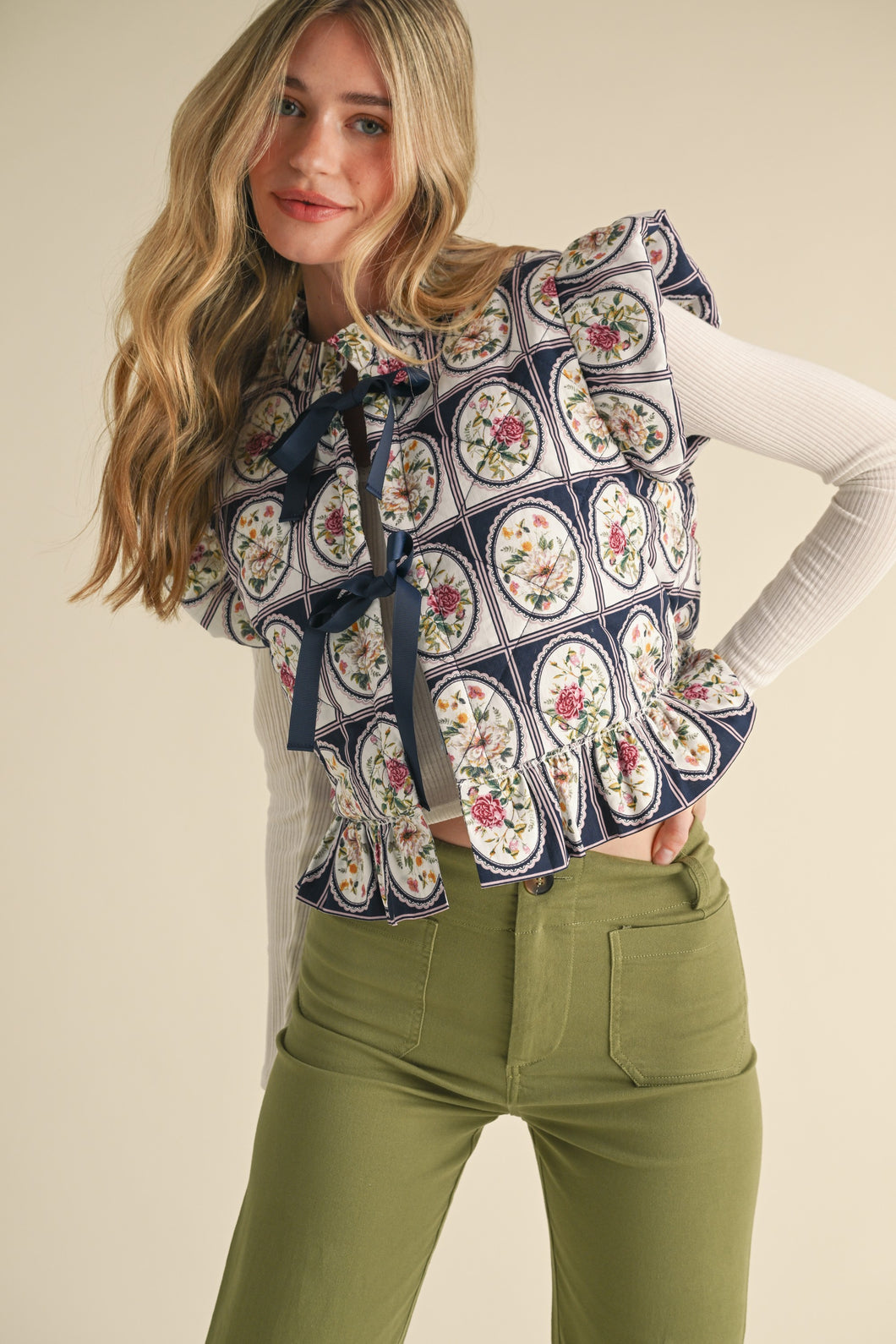 Quilted Flutter Sleeve Floral Vest (Navy)