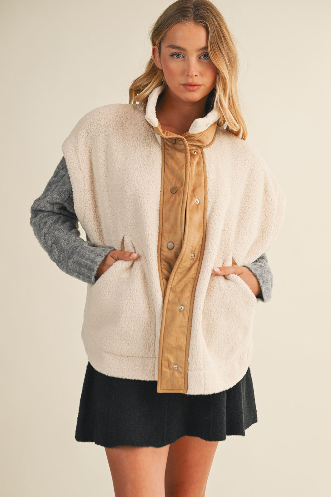 Fleece Utility Vest (Beige)