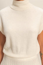Load image into Gallery viewer, Gemma Set Top (Cream)
