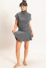 Load image into Gallery viewer, Gemma Set Top (Charcoal)

