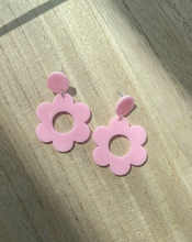 Load image into Gallery viewer, Acrylic Daisy Flower Earrings
